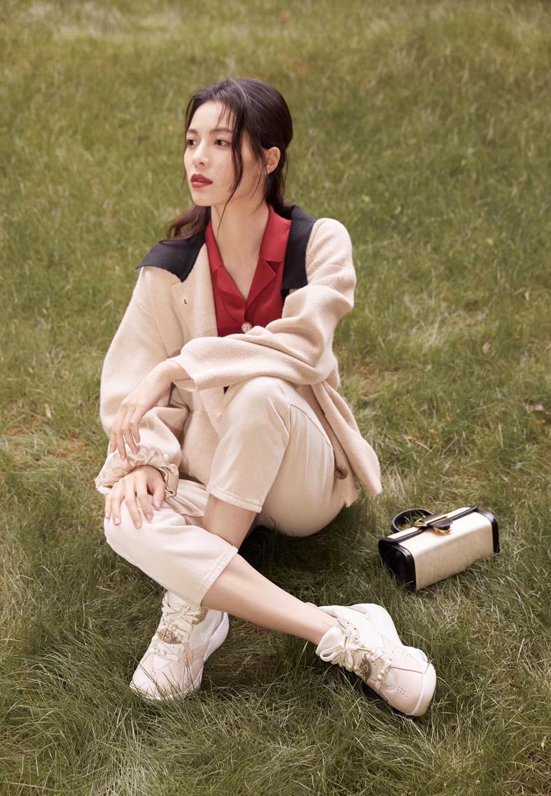 运动鞋借鉴钟楚曦搭配技巧,即时髦又实用