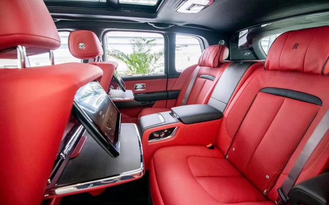 配图为劳斯莱斯库里南四座版