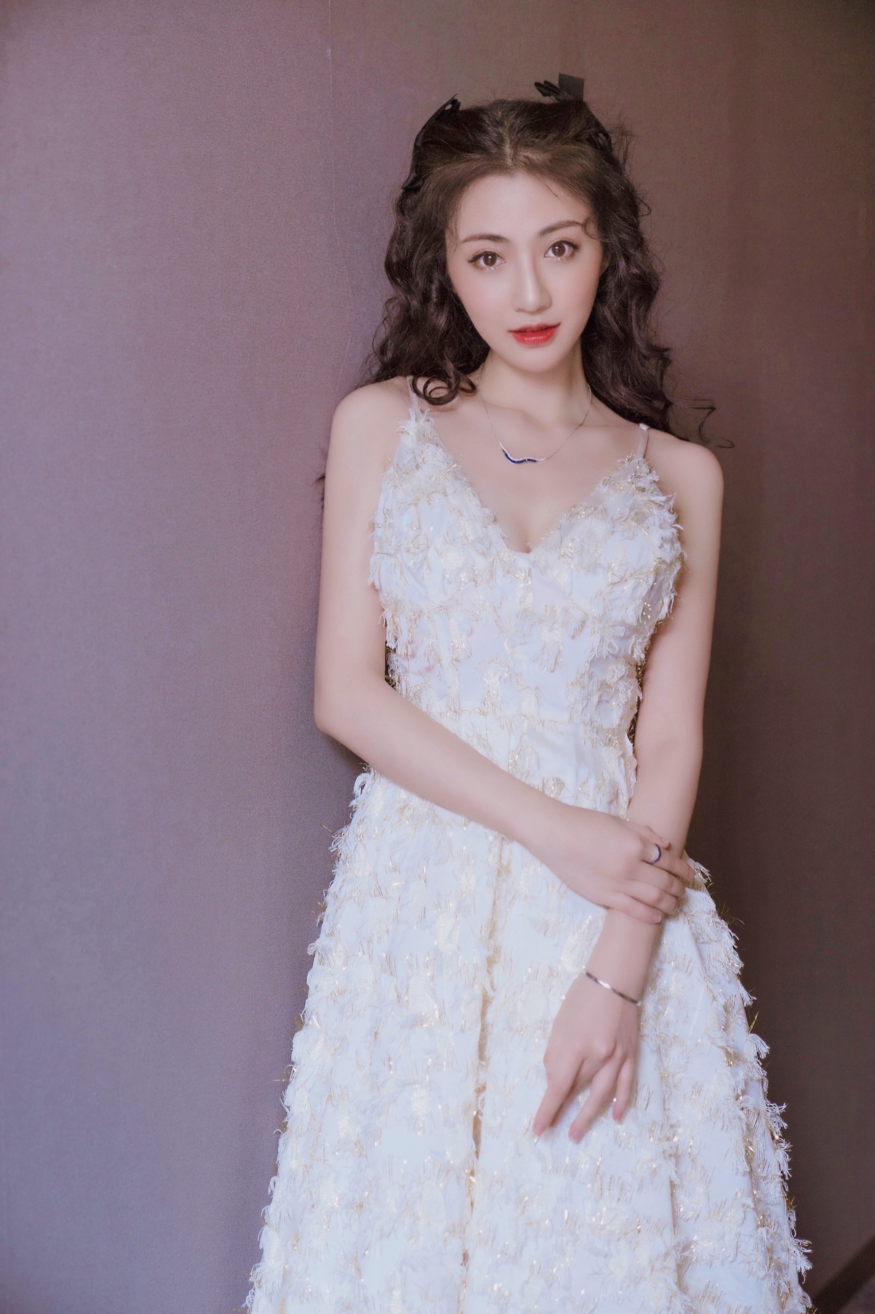 演员范桢出席周大福荟馆jewelria门店开幕式清新灵动气质出众