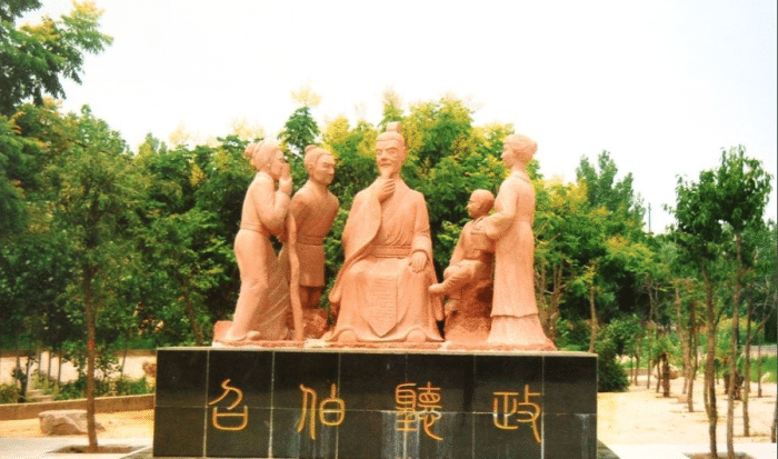 周公召公和吕尚原分封在成周附近，二次分封后则封地变远