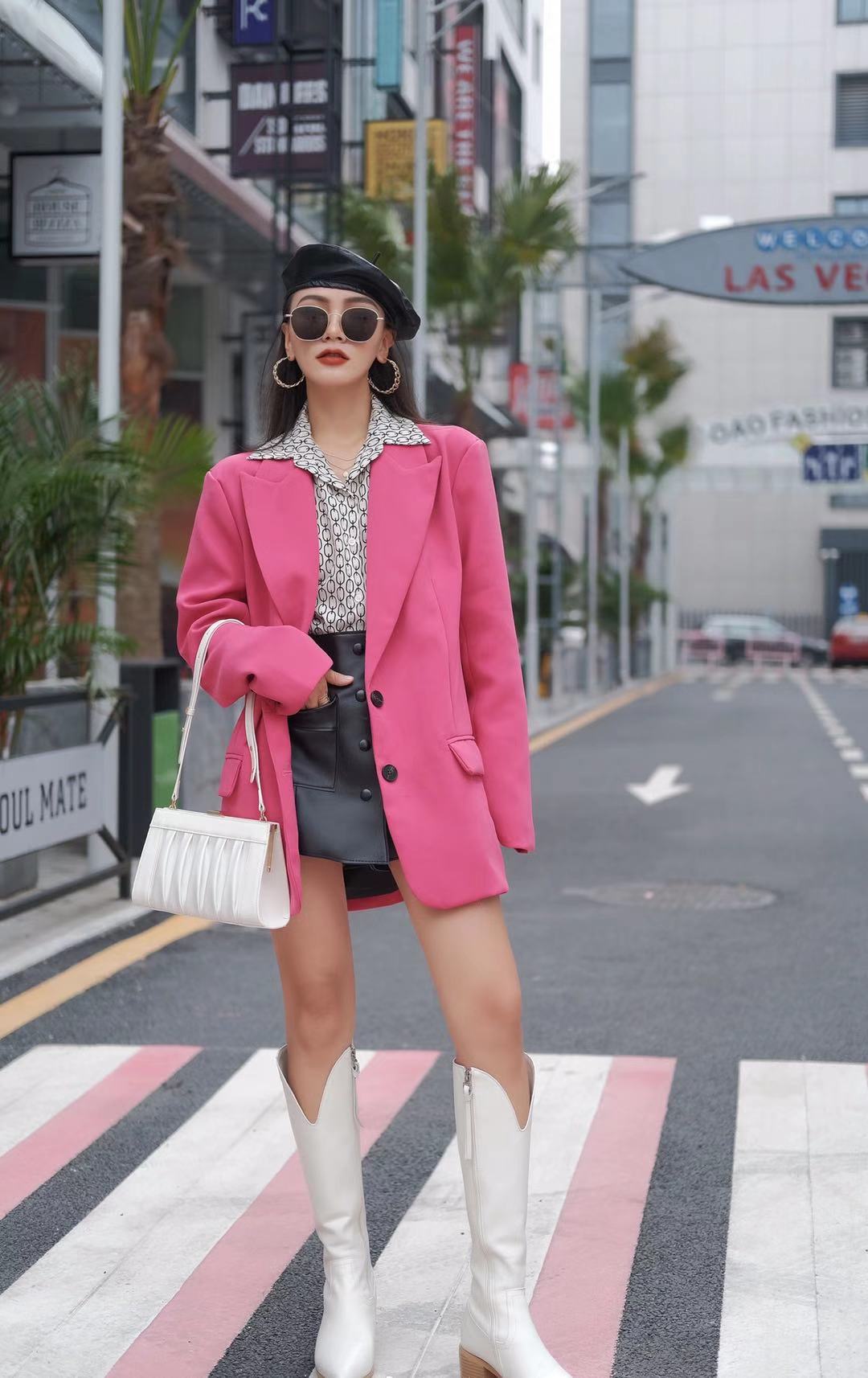 冬季玫红色西装搭配的对时髦感少不了