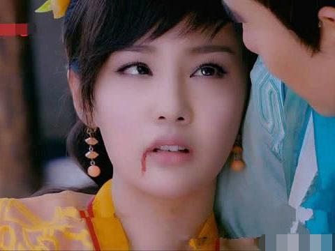 女星在古装剧的吐血桥段,哪个演得更逼真?