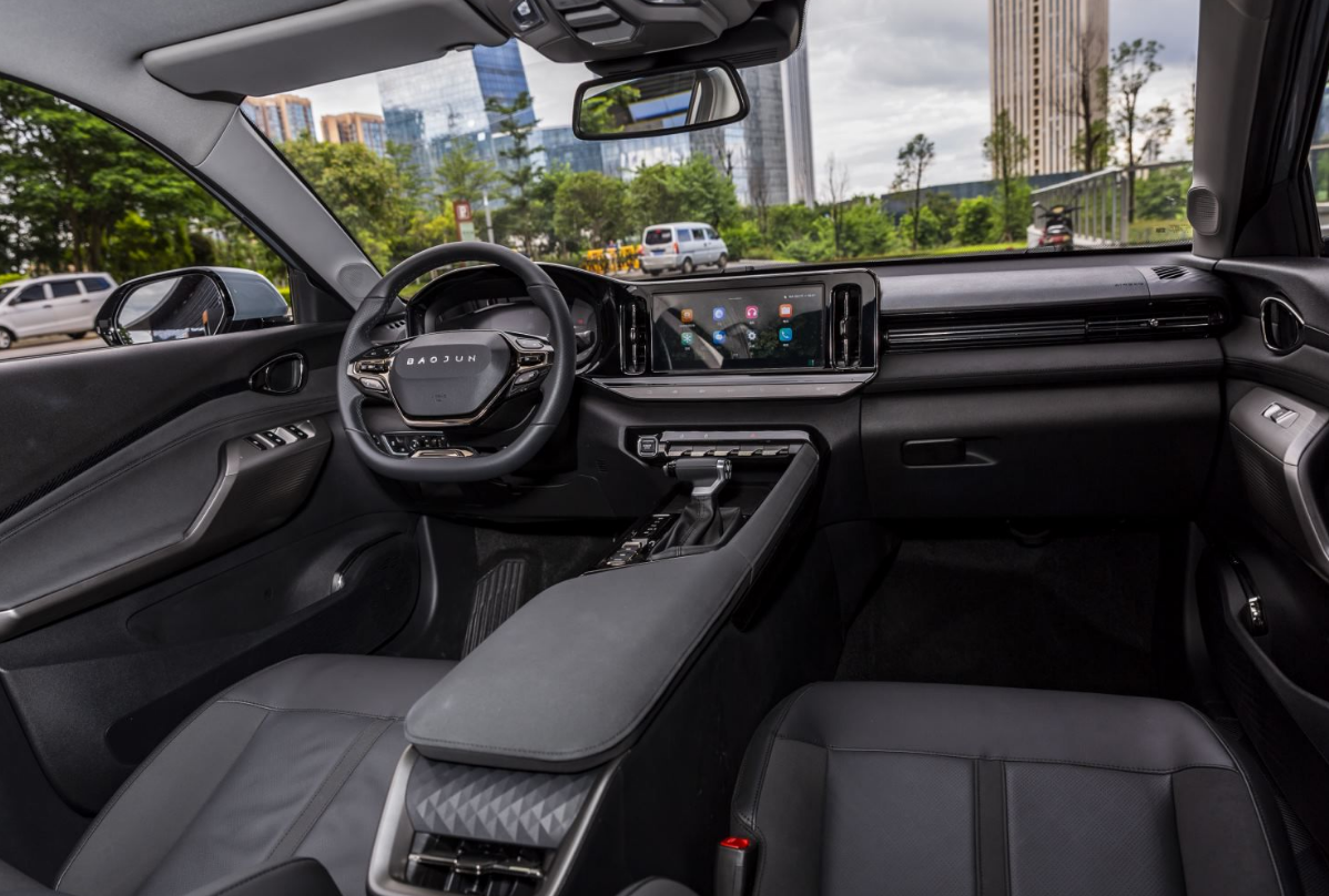 车价5万多起的新宝骏rc5,却有一身科技,还满足汽车下乡补贴