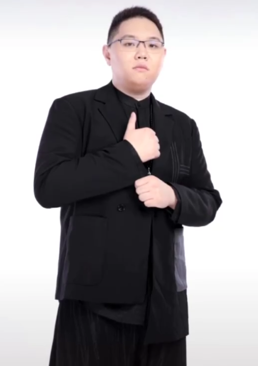 原来最近pdd也是发布了一些帅气照片组成的视频,里面都是pdd帅气的