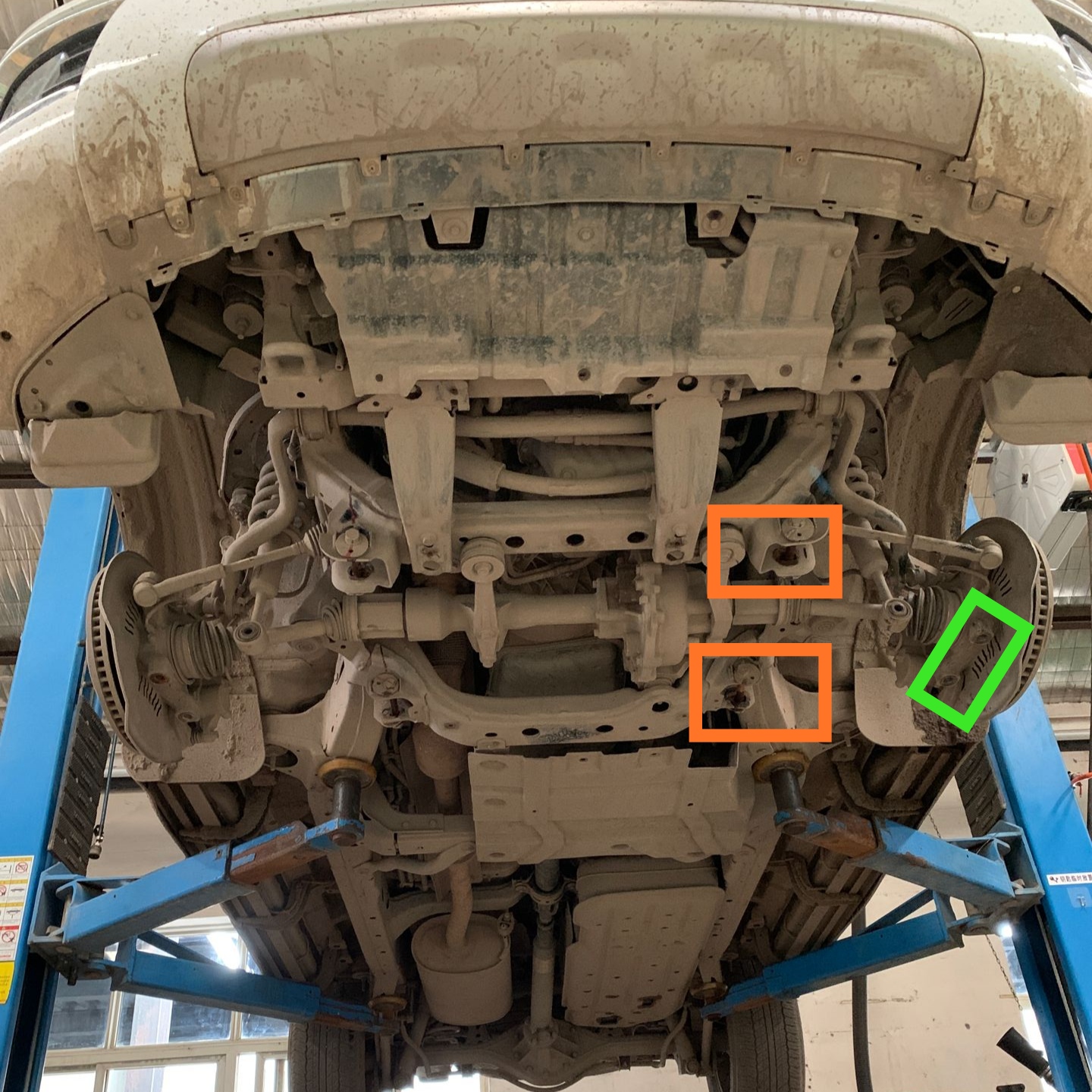 7万公里的哈弗h9检修,车主多次驾车越野之后,底盘出现异响