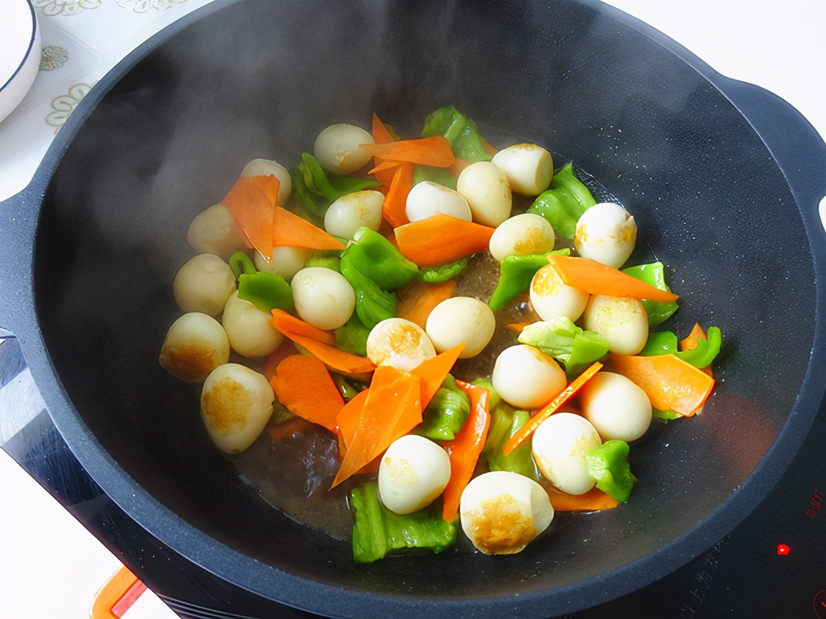 教你做一道家常小炒鹌鹑蛋的做法光滑细腻有弹性简单又好吃