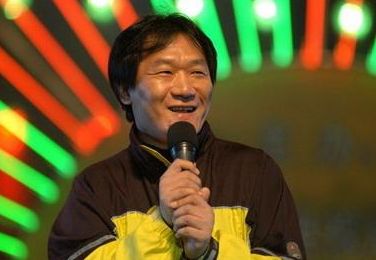 57岁谢东近照曝光现身商演显落魄被嘲一首笑脸唱一辈子