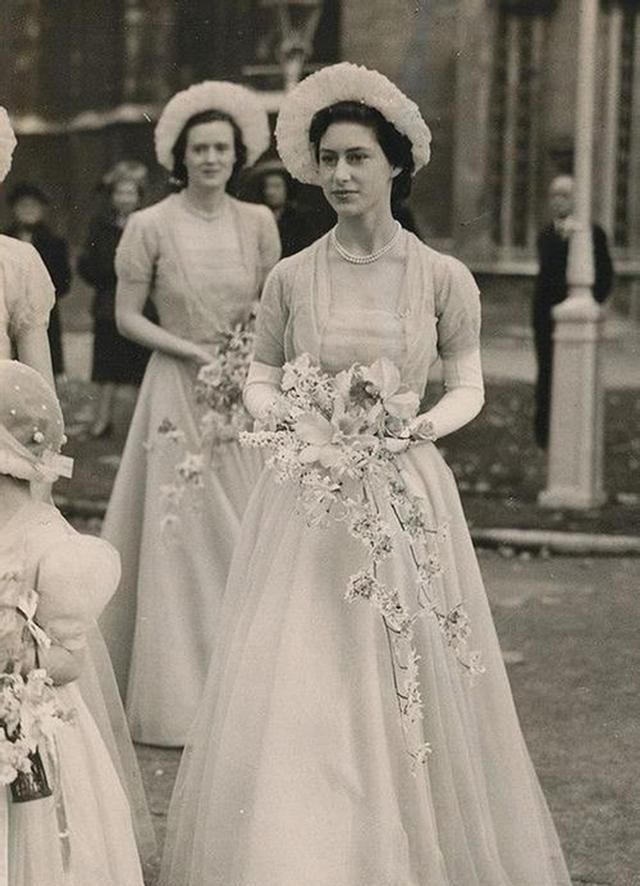 玛格丽特公主15岁吸烟一天能抽60支人生后半程生不如死