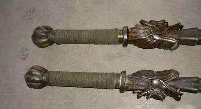 农民工小伙挖出"龙头棍子",专家说出其真实来历,众人不淡定啦