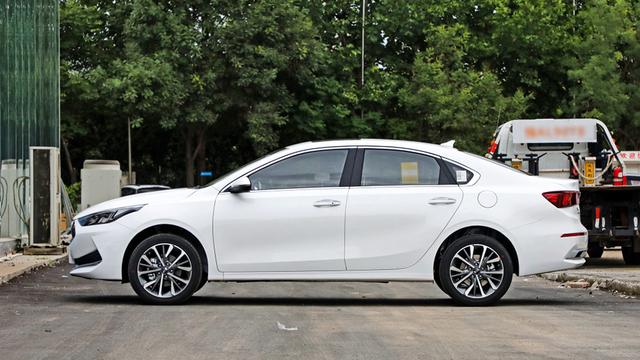 3分钟看车圈：大众速腾的新对手，丰田新轿车有啥亮点？