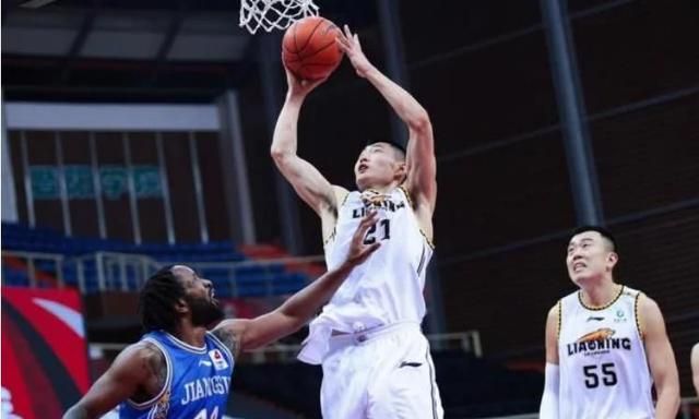 吴昌泽首次参加赛后新闻发布会,发言出错,被杨鸣当场打断休闲区蓝鸢梦想 - Www.slyday.coM