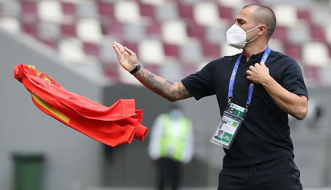 卡纳瓦罗热爱恒大和广州身体上有一处纹身中文讲不出再见