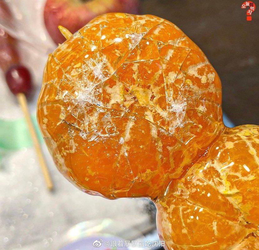 好家伙还有这么串起来的橘子糖葫芦 成年人不要一瓣一瓣的