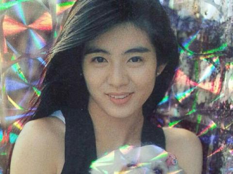 46岁杨采妮缅怀陪伴25年爱犬43岁产子近照憔悴成老太太