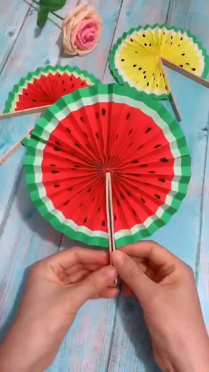 手工制作一个西瓜小扇子.简单有趣,一看即会!收走有空试试看