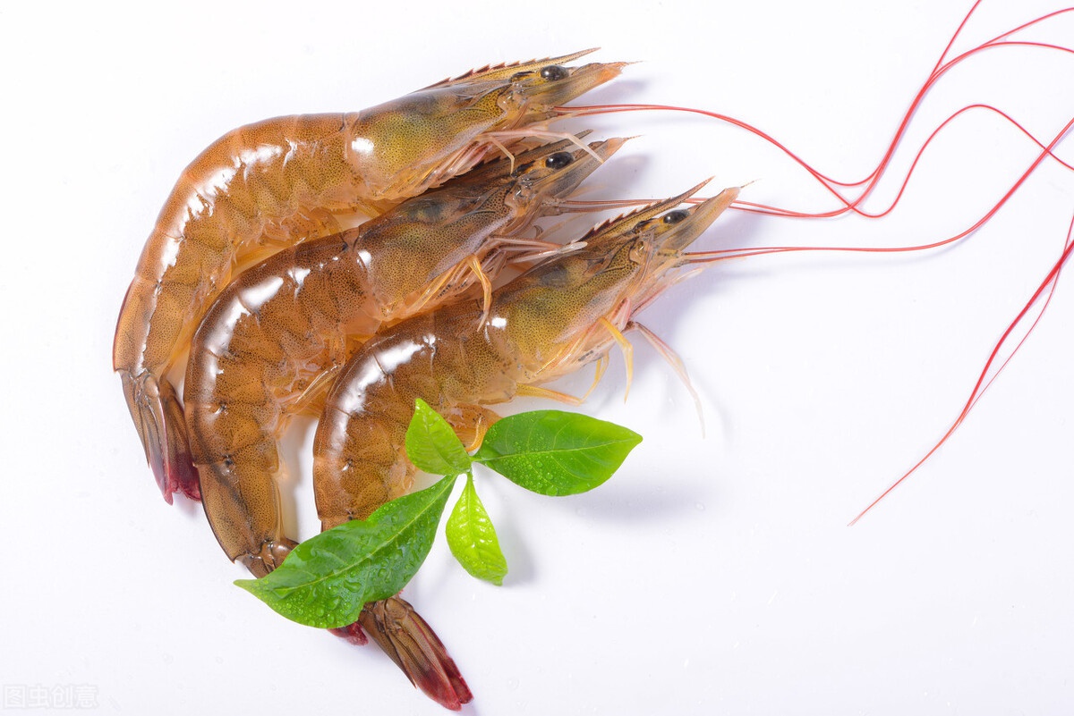 水煮虾是冷水下锅,还是热水下锅?教你正确方法,虾肉又鲜又嫩