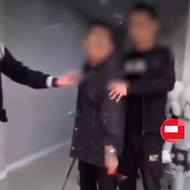 女生头发被染坏,索赔还遭店家恐吓：一分不赔,我直接打死你休闲区蓝鸢梦想 - Www.slyday.coM