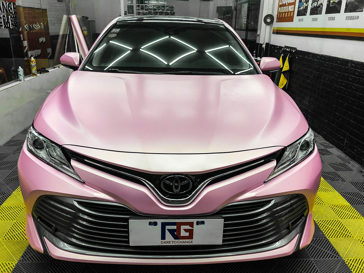 丰田凯美瑞车身改色电光樱花粉 rg瑞集改色膜福建龙岩