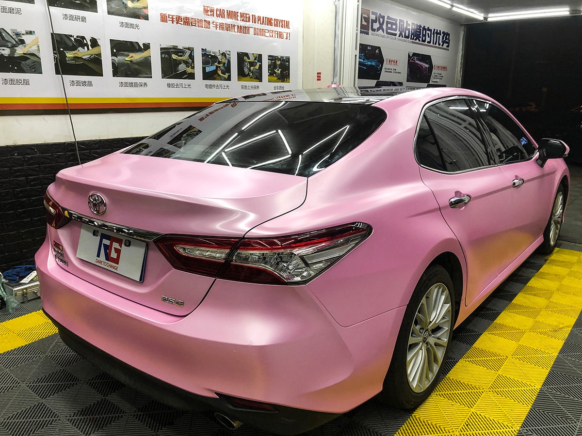 丰田凯美瑞车身改色电光樱花粉 rg瑞集改色膜福建龙岩-新浪汽车