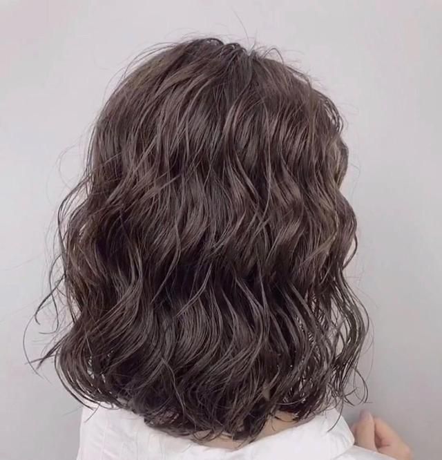 持久蓬松洗发水清洁头皮