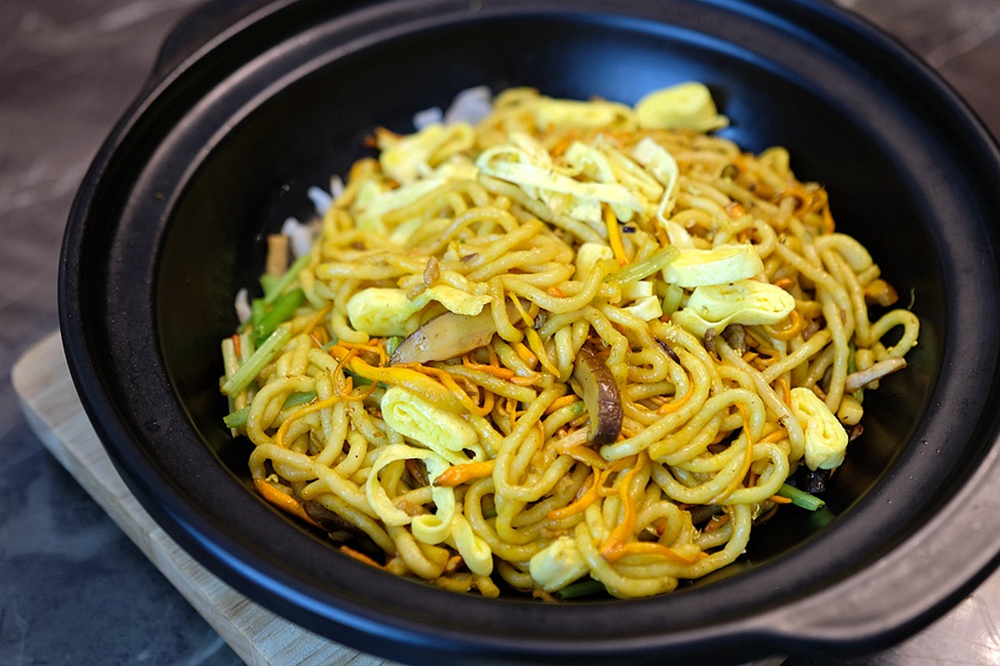 黄鱼面,面条爽滑q弹,烹制的均匀入味,黄鱼的鲜美画龙点睛,很棒的主食