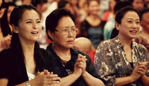 那个时候她还没有进入长春电影制片厂,她和一名导演孙天相步入了婚姻