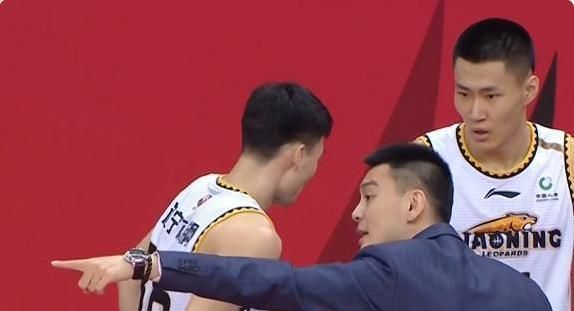 吴昌泽首次参加赛后新闻发布会,发言出错,被杨鸣当场打断休闲区蓝鸢梦想 - Www.slyday.coM