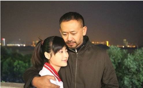 毕业就结婚,35年恩爱如初,他们才是真正模范夫妻|姜武|宋妍|爱情_新浪