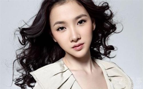 她曾与朱亚文相恋9年分手,却输给了沈佳妮,如今34岁成人生赢家|潘禹彤