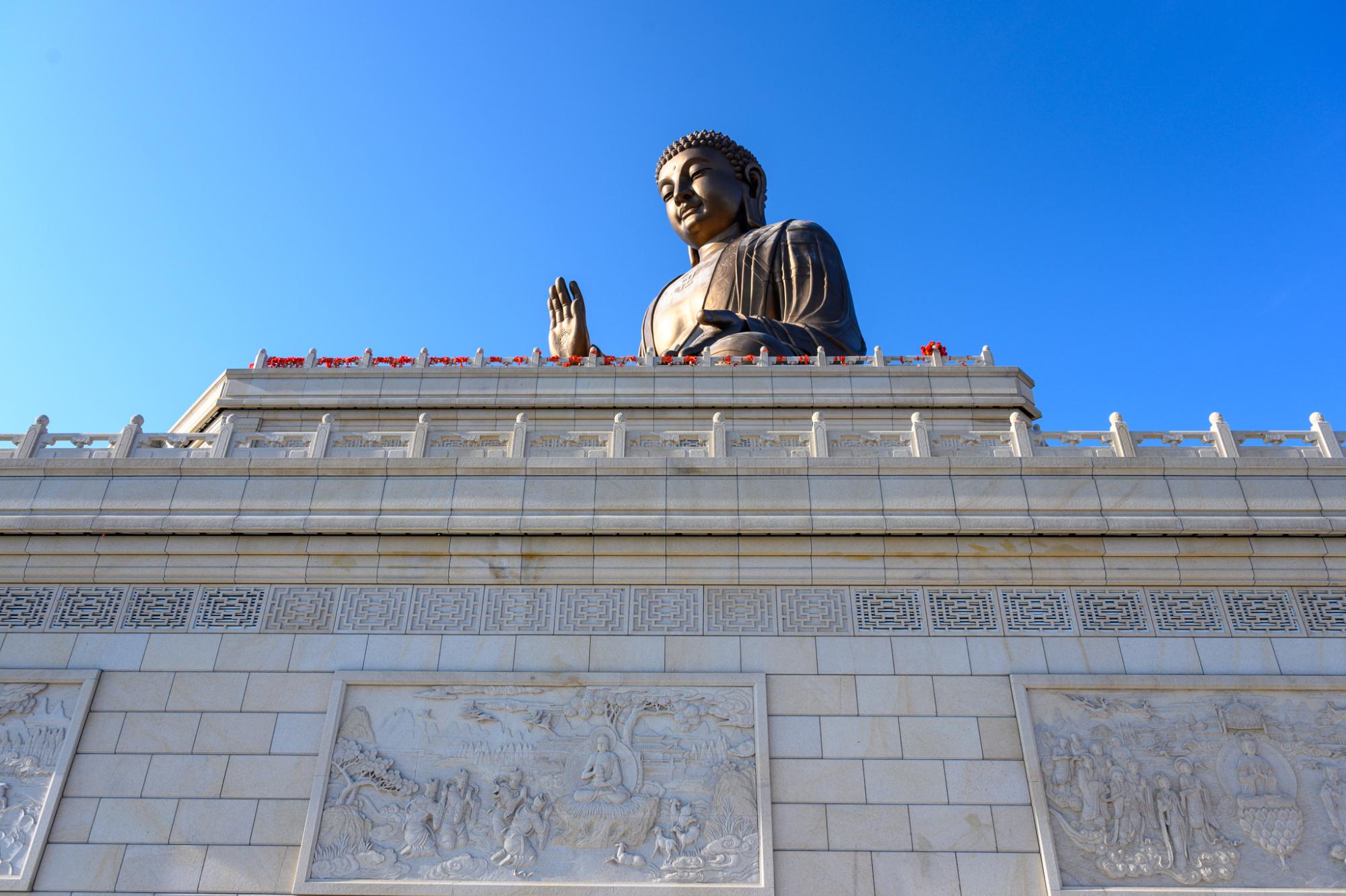 东北有一座露天大佛,耗资4亿历时3年建成,藏在吉林敦化大山上