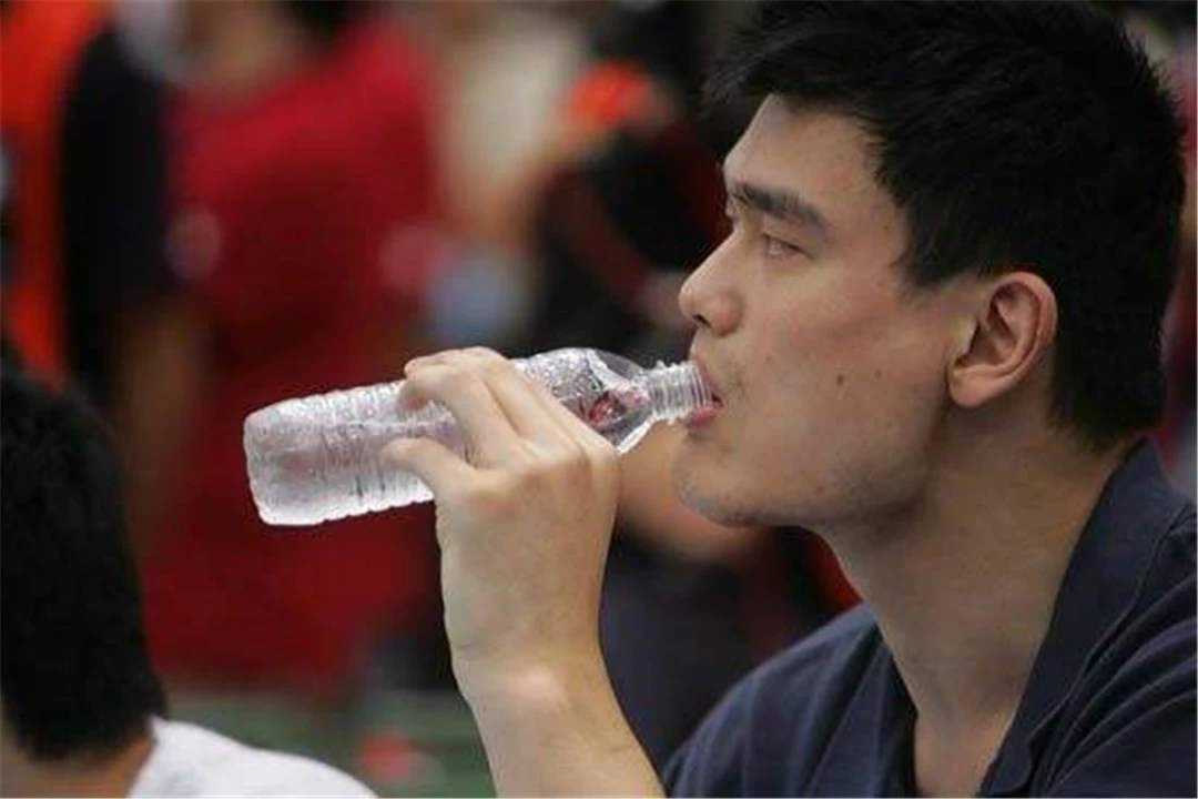 nba球星喝水都什么样杜兰特都能忍看到奥尼尔还能忍吗