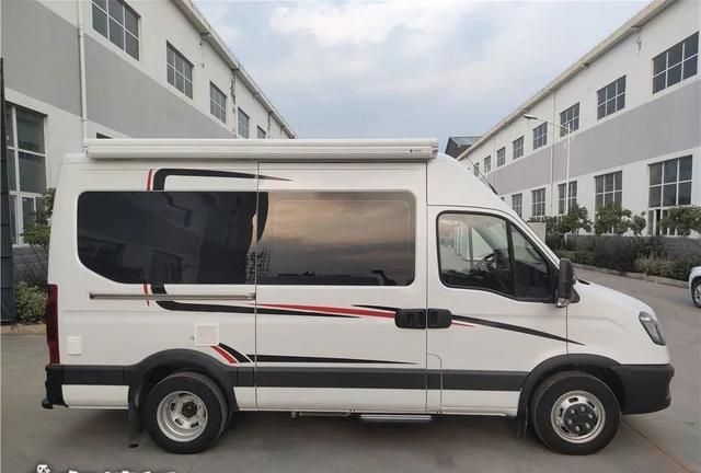 中恒新款依维柯房车,2种布局适合夫妻玩,30万出头性价比高