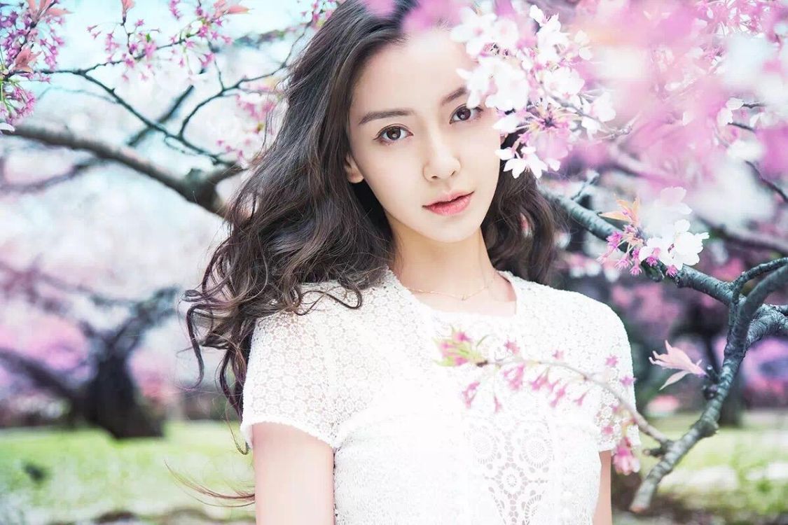 杨颖获香港十大杰出青年,先别喷她,论其标签和实力有多重要|慈善|杨颖|标签_新浪新闻