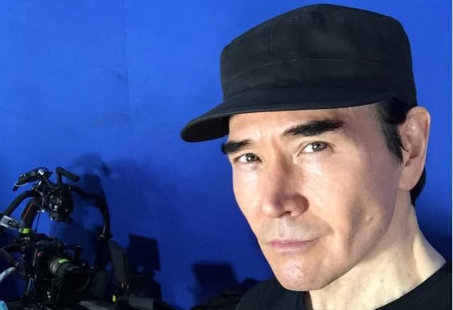 有一种"惊艳"叫做费翔特写照片,眉毛和眼睛之间看起来像梁朝伟|费翔