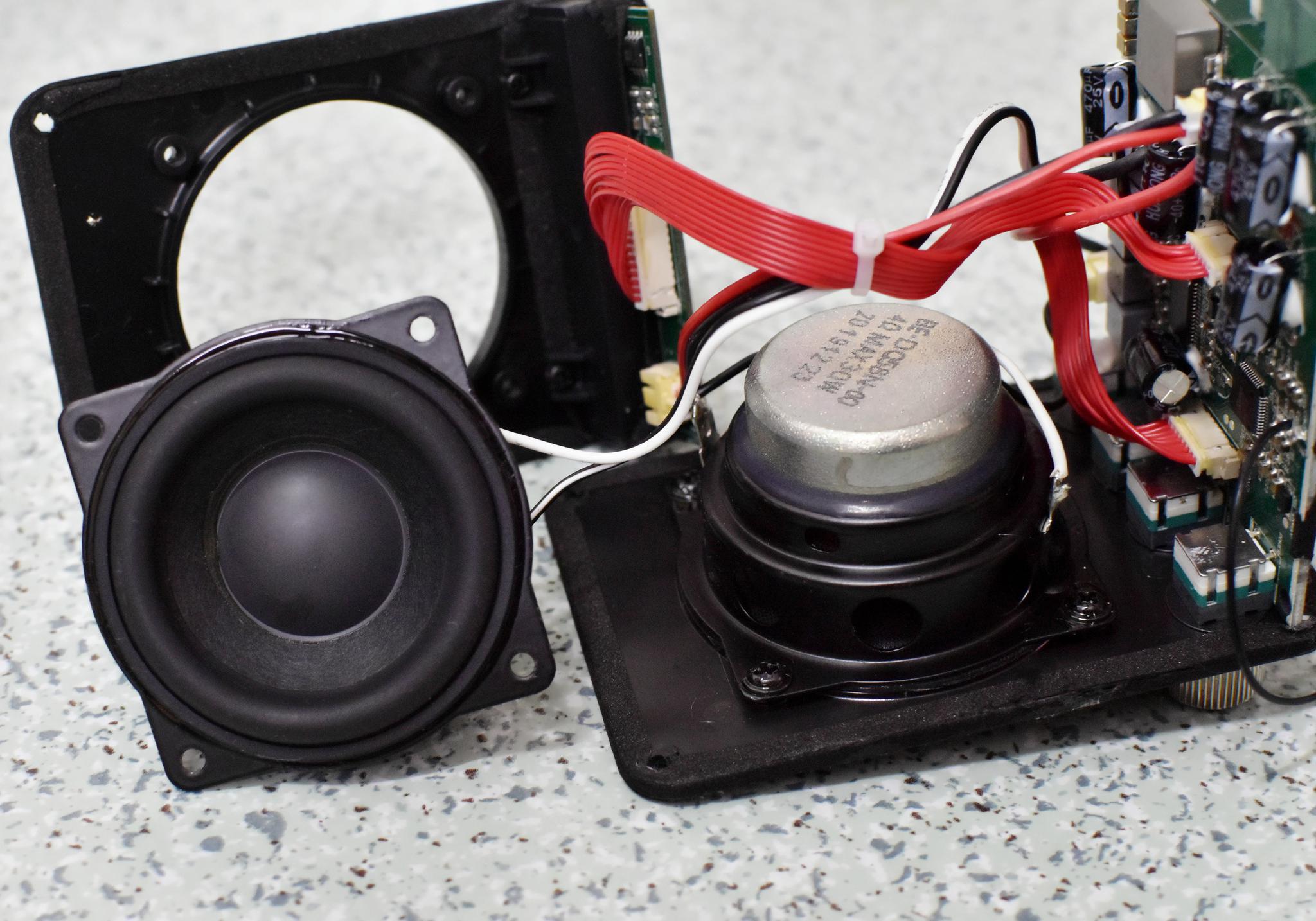 艾特铭客金刚6蓝牙音箱拆解,豪华堆料揭开小身材迸发大声场之谜