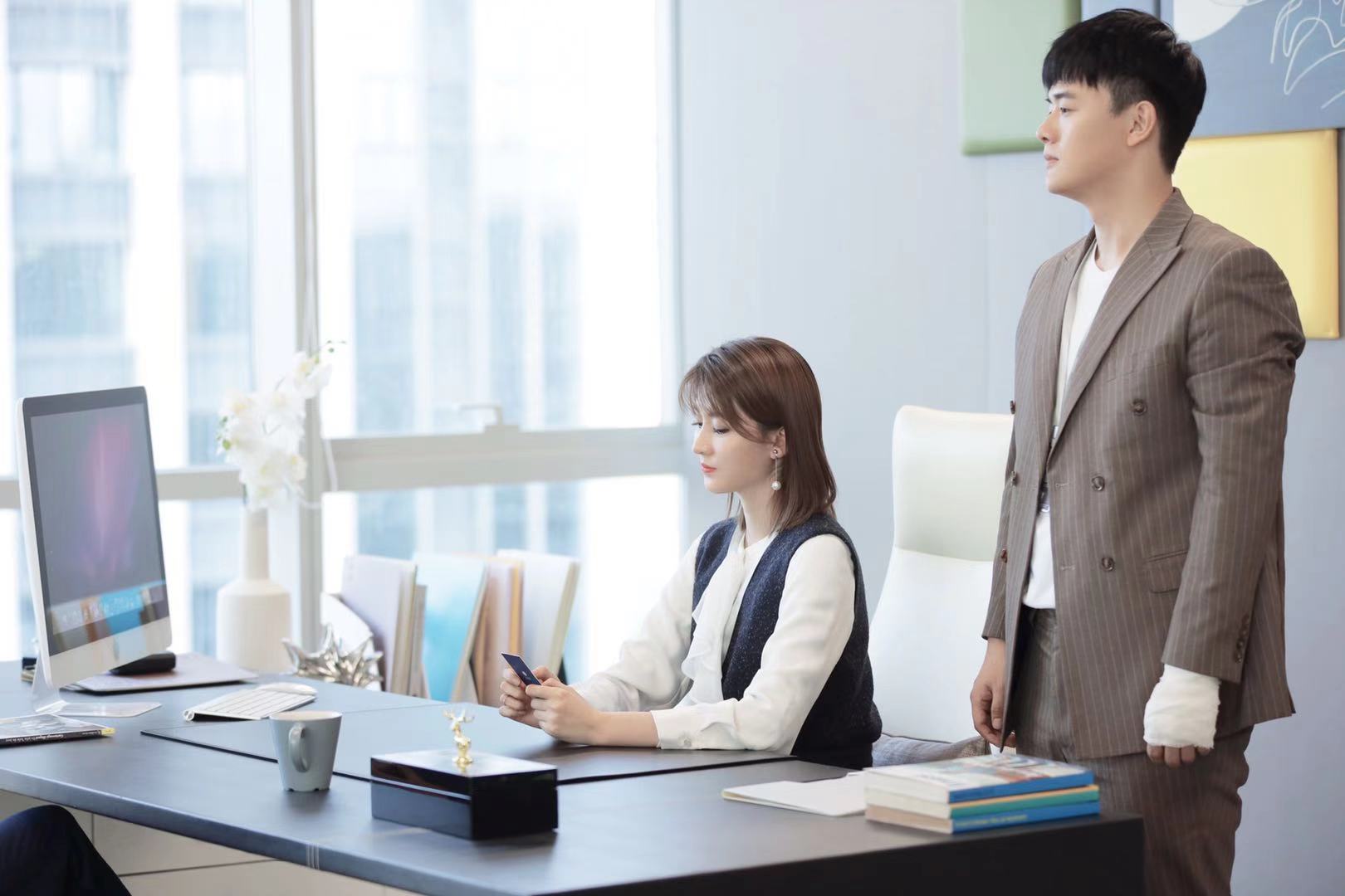 职场小白学乔欣凹造型剧中look照搬也很好看