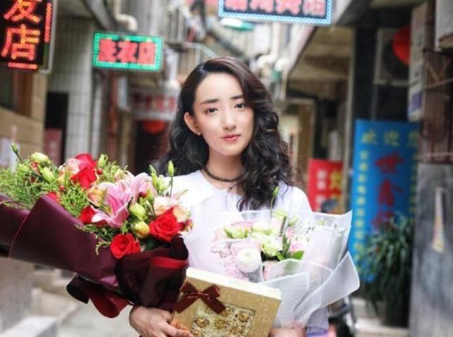 这次在《装台》中的精彩演绎,让凌孜开始真正走进大多数观众的视野.