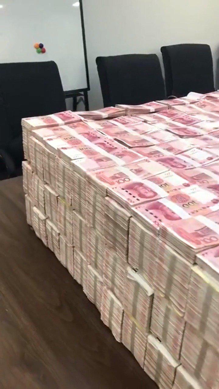 公司出事了,老板拿出所有家产,5千万的现金