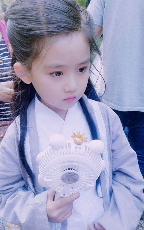 6岁出道凭乐童一角走红却因接戏太多父母被网友斥责