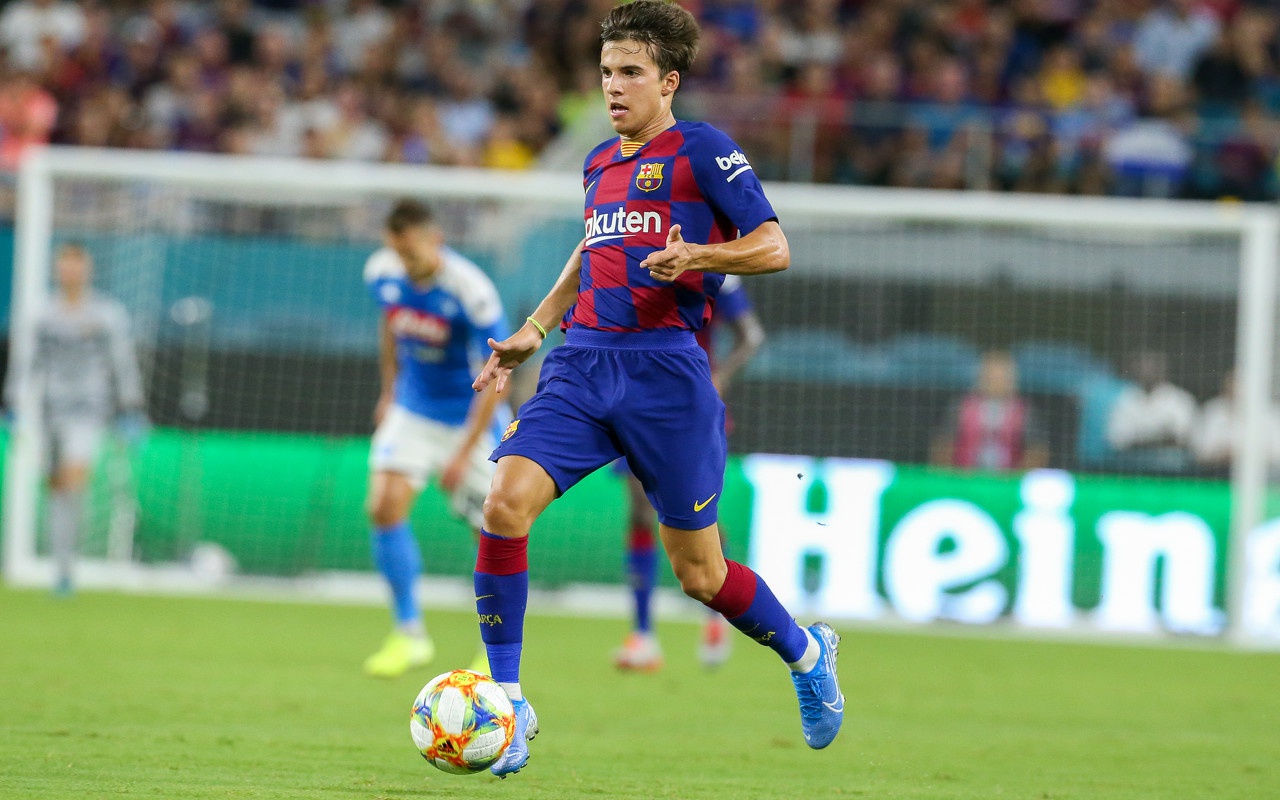 出场24分钟贡献6次抢断,普吉是巴萨本轮欧冠抢断次数最多的球员