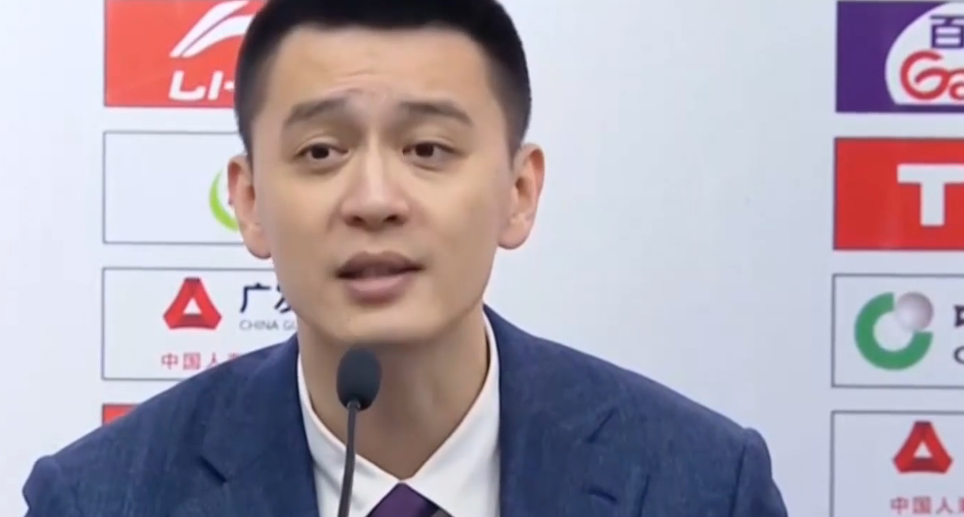 杨鸣暴怒,怒批全队!齐麟霸气回应,阿的江赞一人