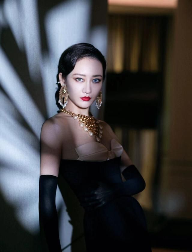 王鸥大胆挑战波斯猫风格,造型让人眼前一亮|波斯猫|王鸥|配饰_新浪