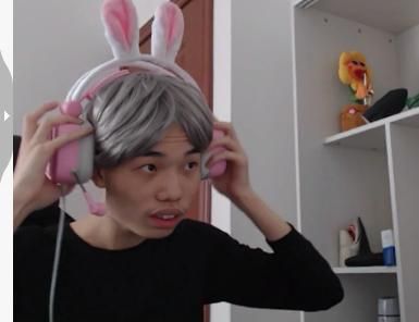 和平精英不上战神剃光头鲨鱼又坑了自己弹幕狂刷真男人