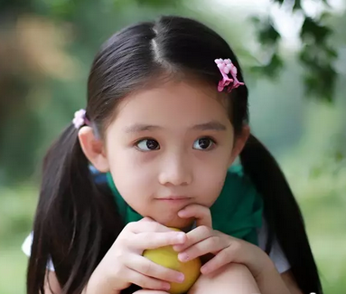 6岁出道凭乐童一角走红却因接戏太多父母被网友斥责