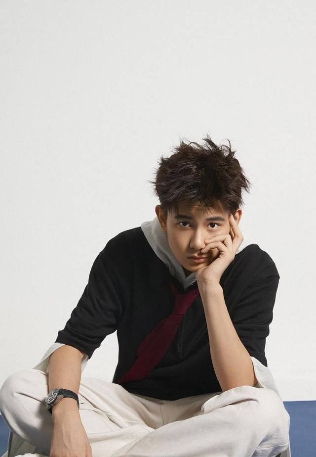 童星胡先煦拍戏很敬业曾中暑晕倒角色多变不一有特点