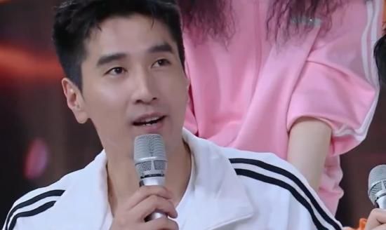 邓伦上节目偶像包袱掉一地,但他跟赵又廷同框也太养眼了吧