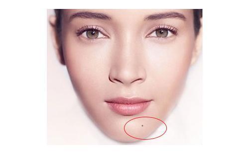 算命的说,脖子上有这几颗痣,天生富贵命,年龄越大越有钱!