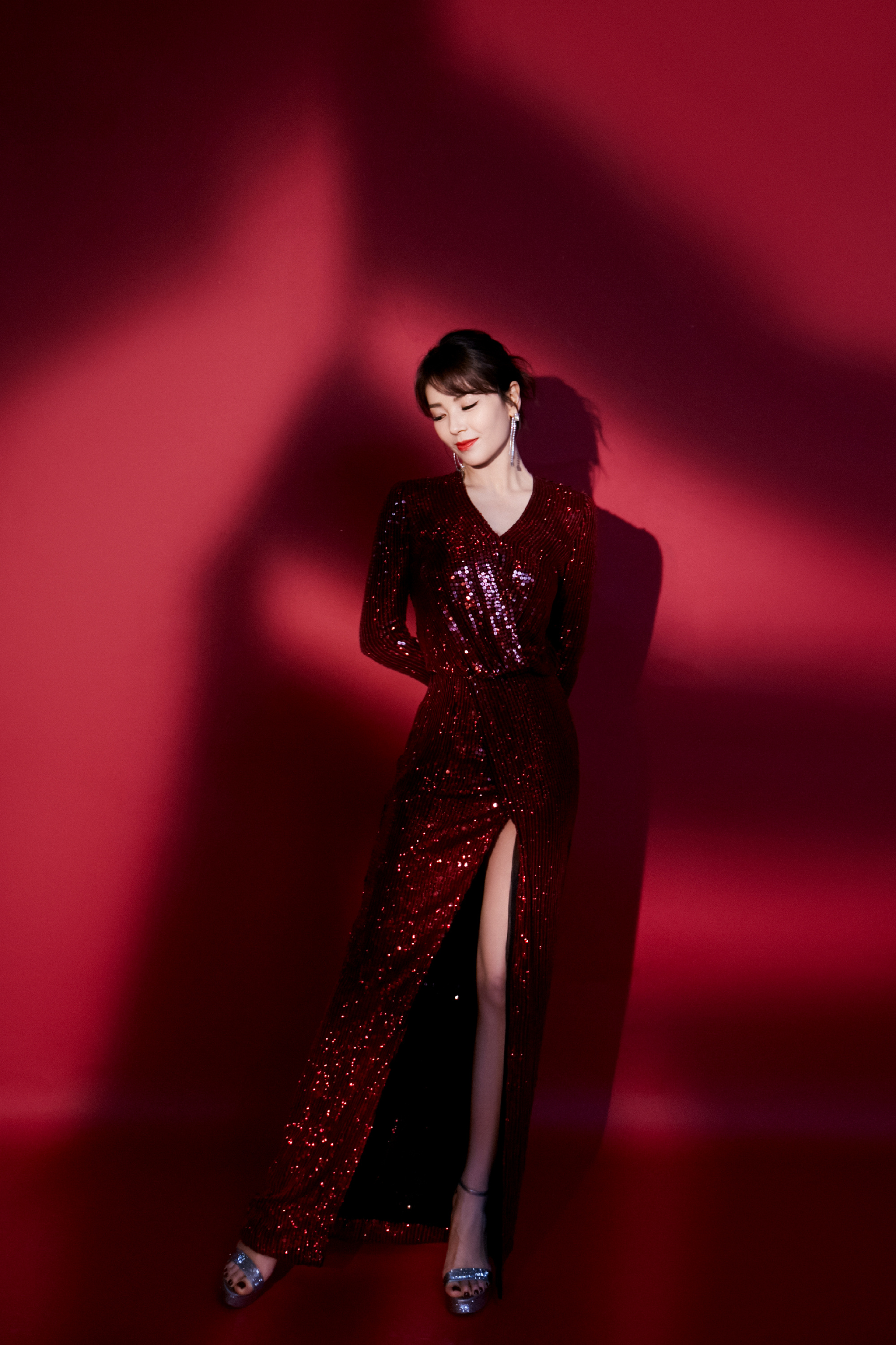 刘涛穿衣太高级高级灰毛衣搭配莫兰迪色系真不愧是贵妇