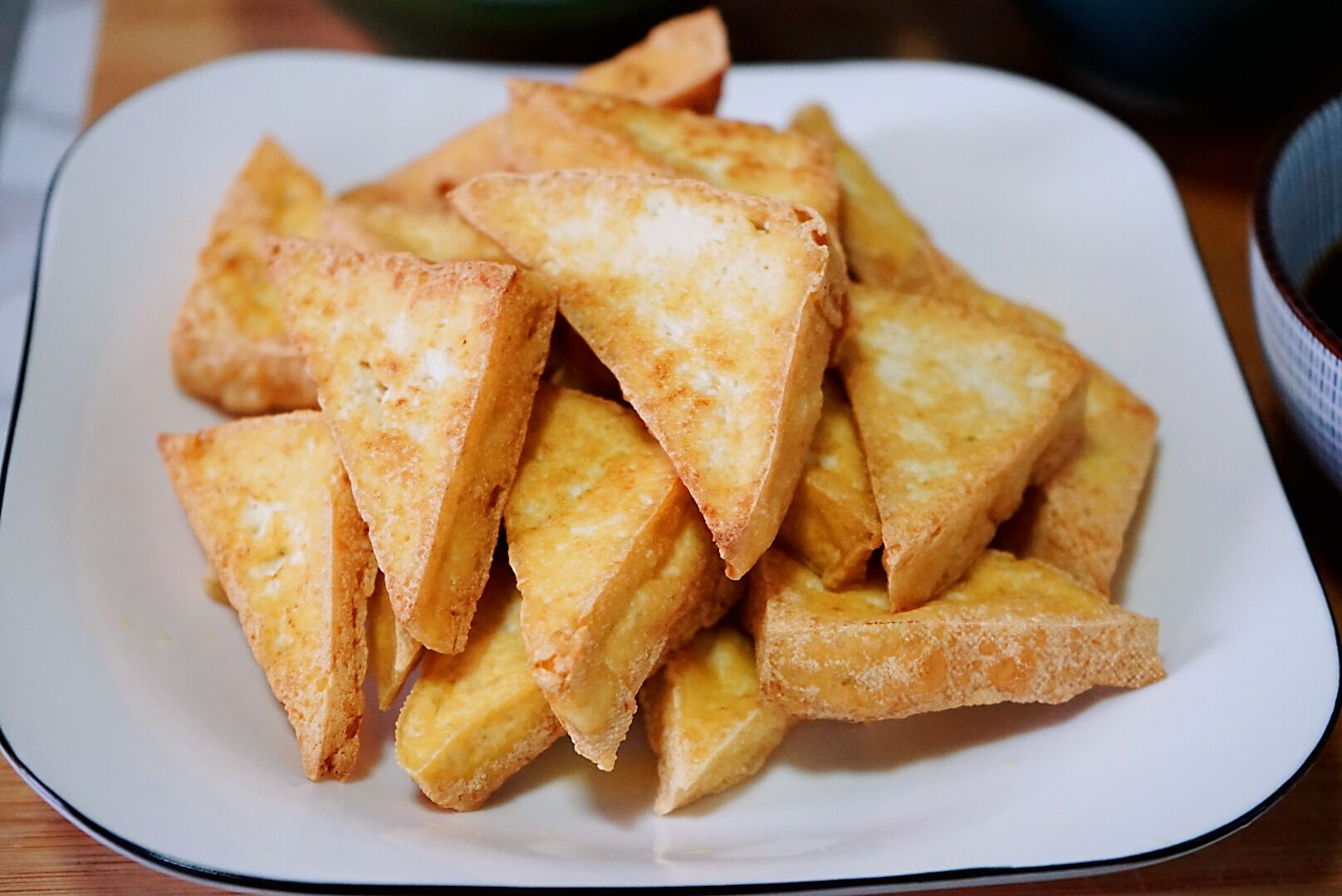 都知道烧豆腐比炖着吃更香原来先煎再如此调味才是好吃的原因