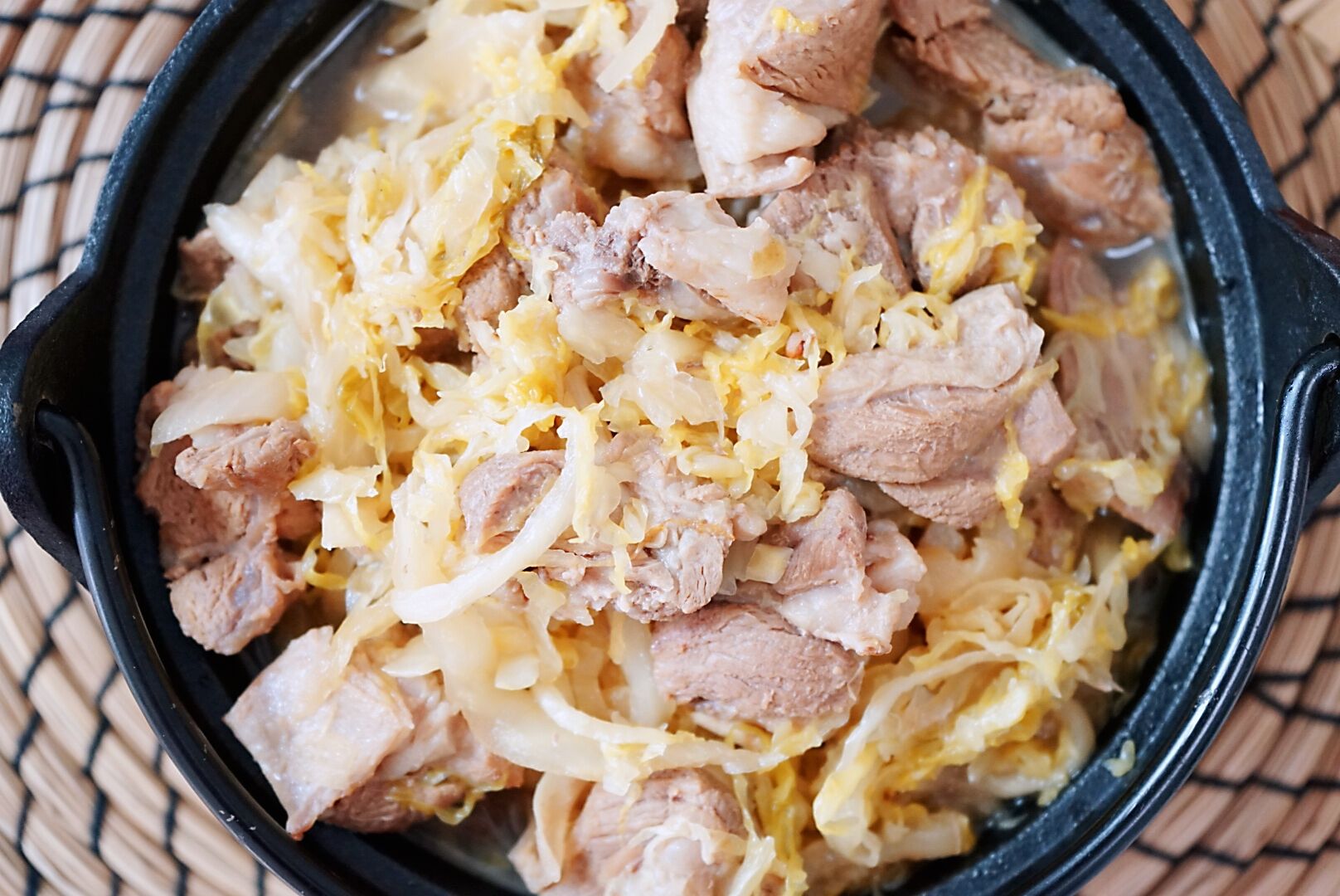 天寒地冻,暖身体适合多吃羊肉,酸菜配羊肉,开胃又下饭